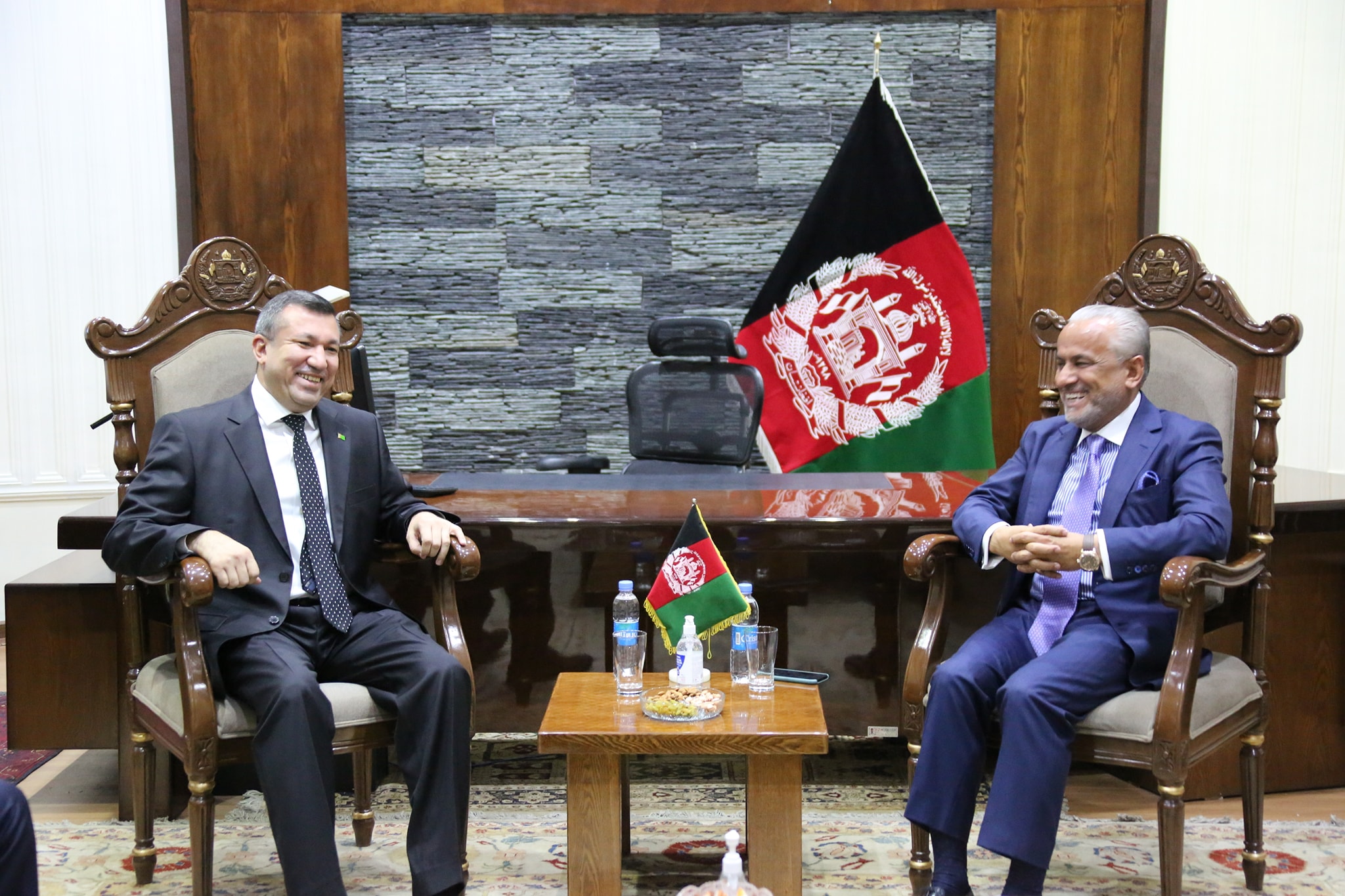 محترم نثاراحمد فیضی غوریانی در دفتر کارش با سفیر ترکمنستان دیدار کرد.