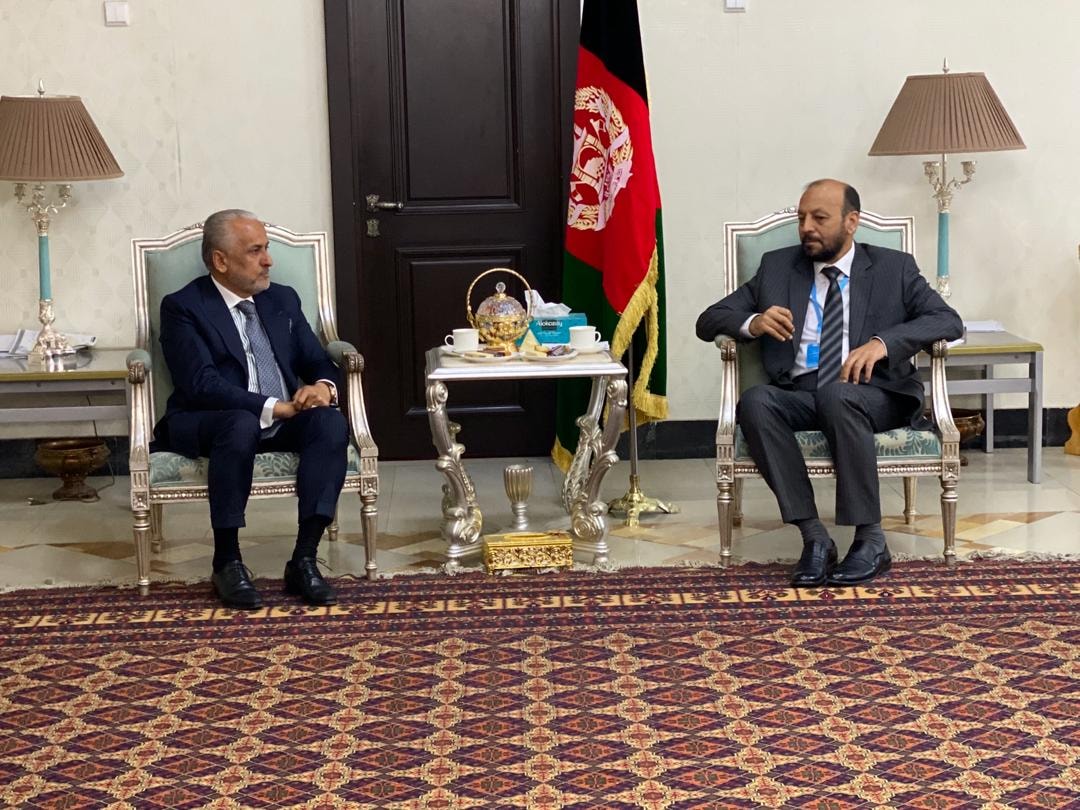 دصنعت اوسوداګرۍ وزارت سرپرست وزیر دبلخ ولایت له یو شمېر چارواکو سره وکتل.