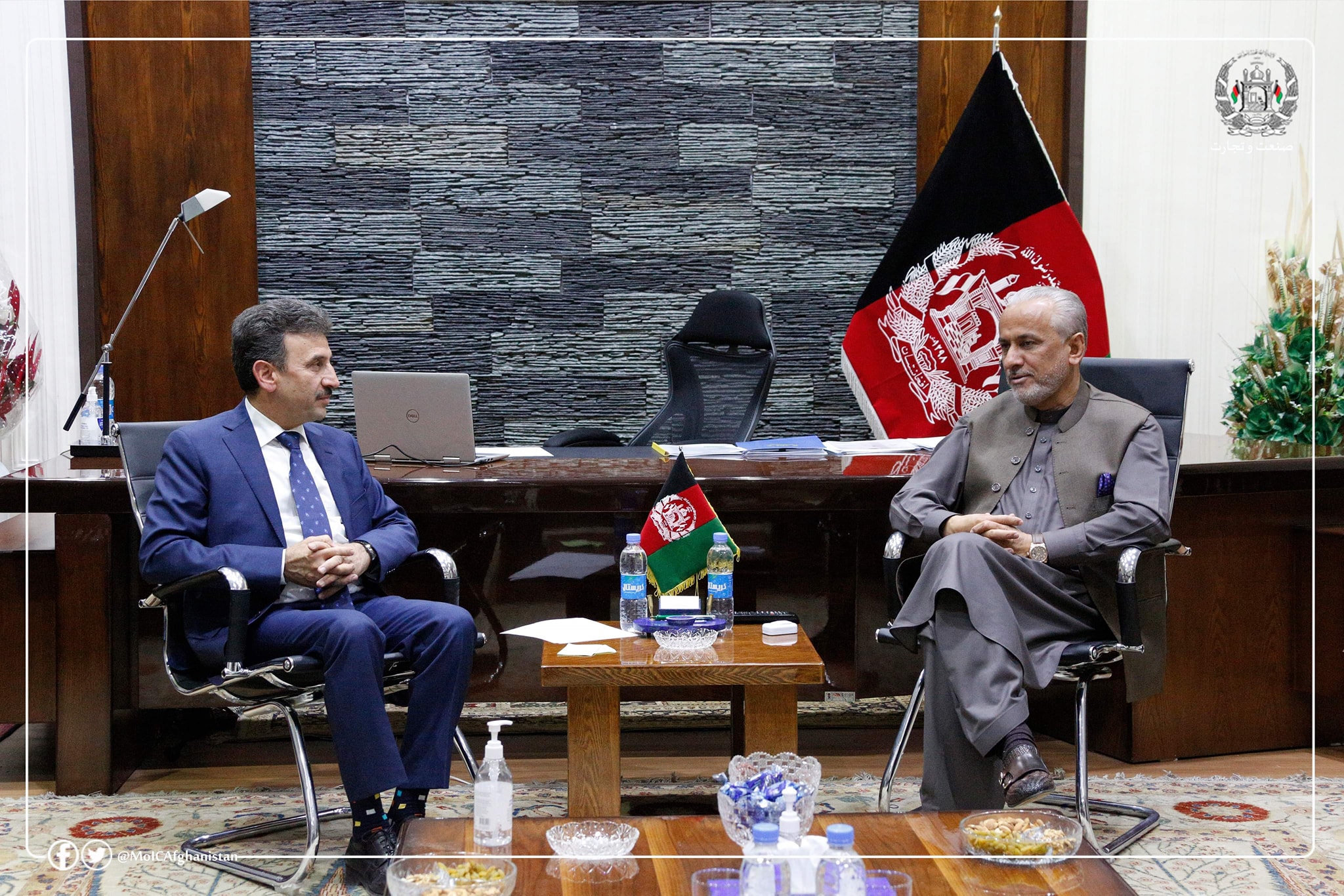 دلویدیځې حوزې دسواګرۍ خونې له غړو سره دصنعت او سوداګرۍ وزارت دسرپرست وزیر لیدنه