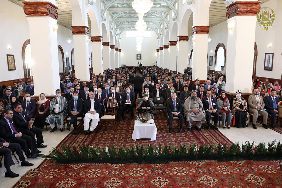 جمهوررئیس غني د اوزبیکي ژبې ملې ورځې د نمانځنې مراسمو کې: اوزبیکي د ارتباط او وصل ژبه ده