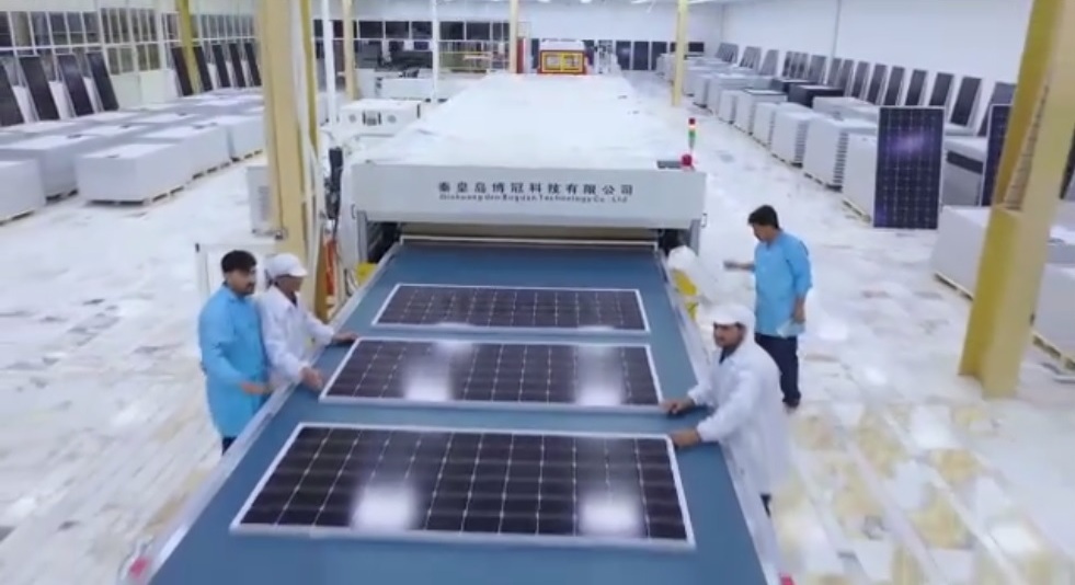 شرکت تولیدی سولر آفتابی اعتماد که فعالیتش را از سال ۱۳۹۸ در فازاول شهرک صنعتی هرات به هدف استفاده بهینه از انرژی خورشیدی، تبدیل انرژی آفتاب به الکتریسته ( برق) و کمک به پاکی محیط زیست آغاز کرده وهم اکنون آماده بهره برداری می باشد.