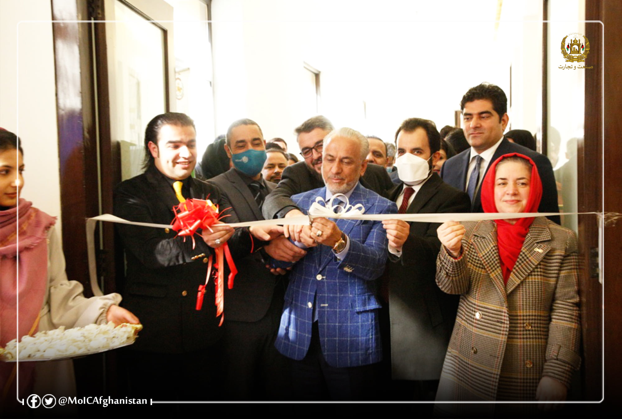 سرمایه گذاری روی صنایع تولیدی دختران رباتیک افغانستان