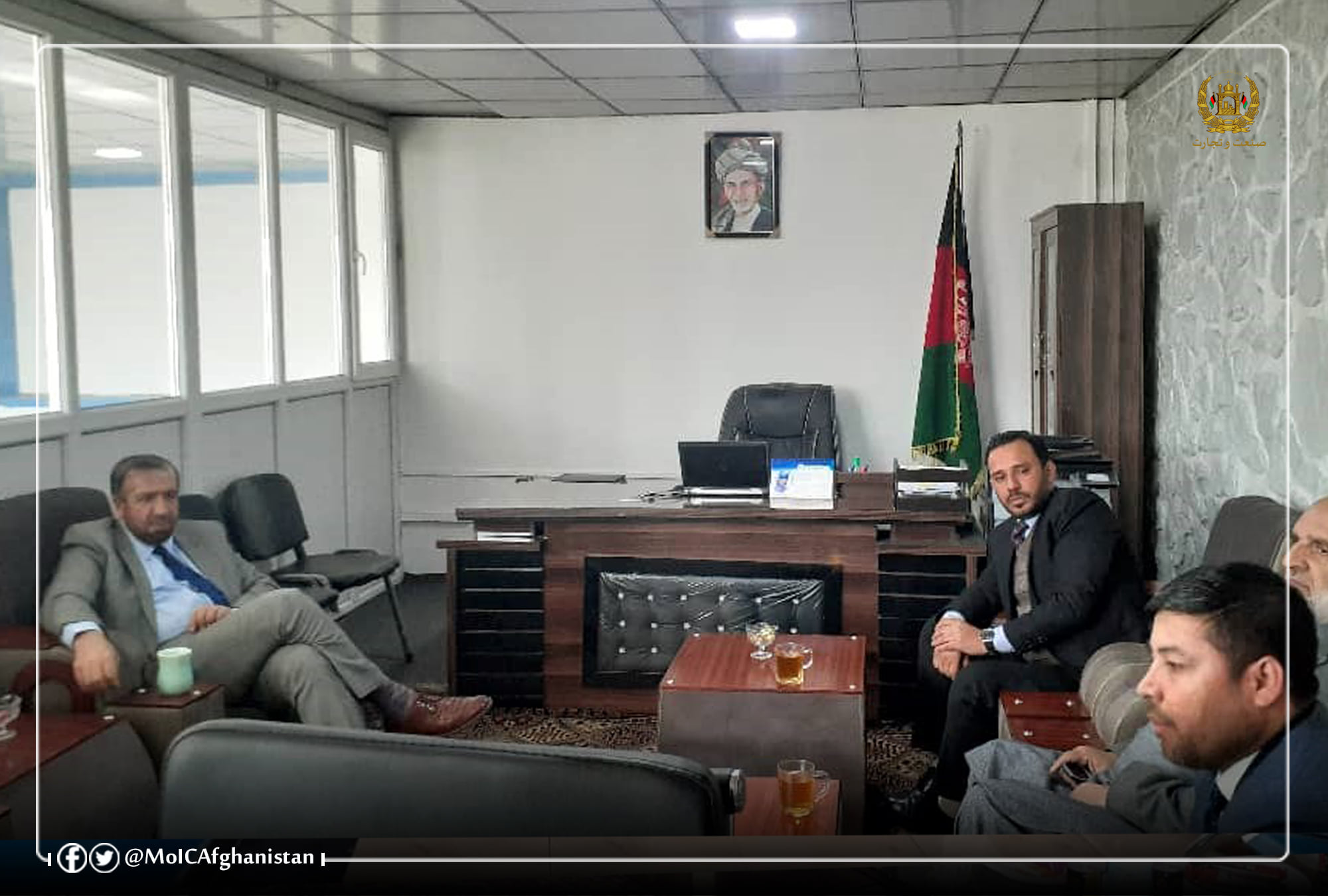 بازدید وزیر عدلیه از مرکز توزیع جواز تحت چترواحد وزارت صنعت و تجارت