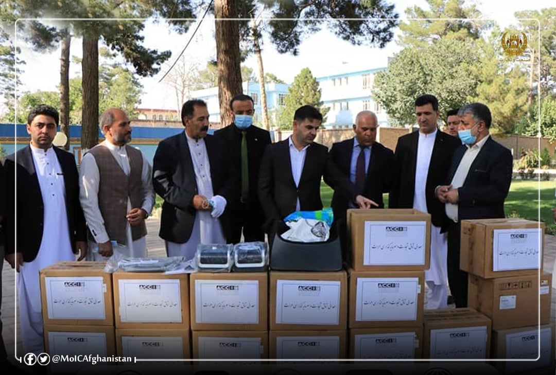 کمک ۲۰ پایه دستگاه‌ی تنفسی مصنوعی از سوی سکتور خصوصی  به شفاخانه‌ کوید نوزده هرات