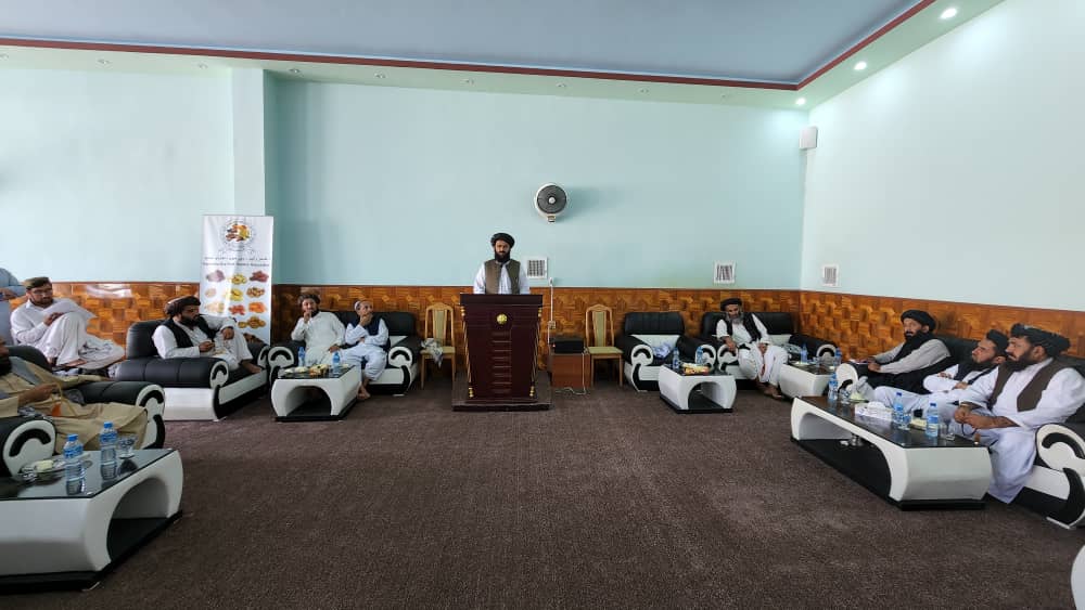 د وچې مېوې له سوداګرو سره غونډه 