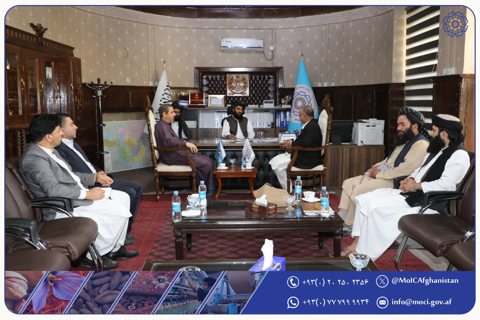 یو شمېر ایراني صنعتکارانو د سوداګرۍ وزارت له مرستیال سره وکتل