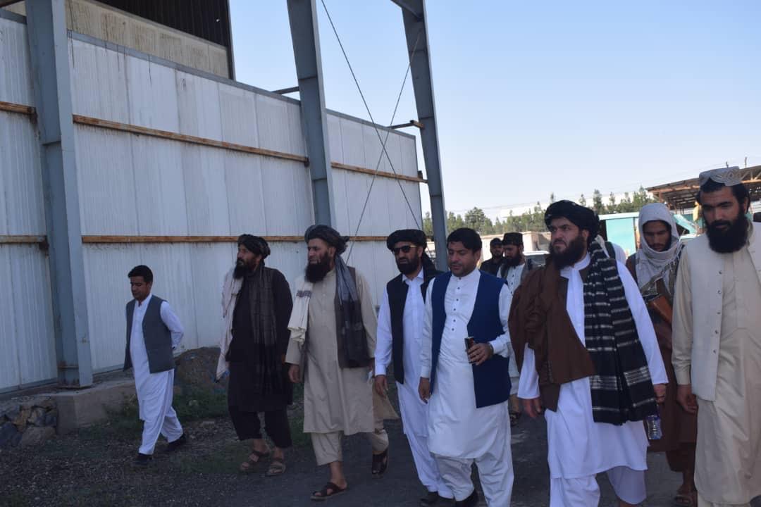 معینان وزارت‌های صنعت و زراعت ازفابریکه‌های  پارک صنعتی پلچرخی دیدن نمود