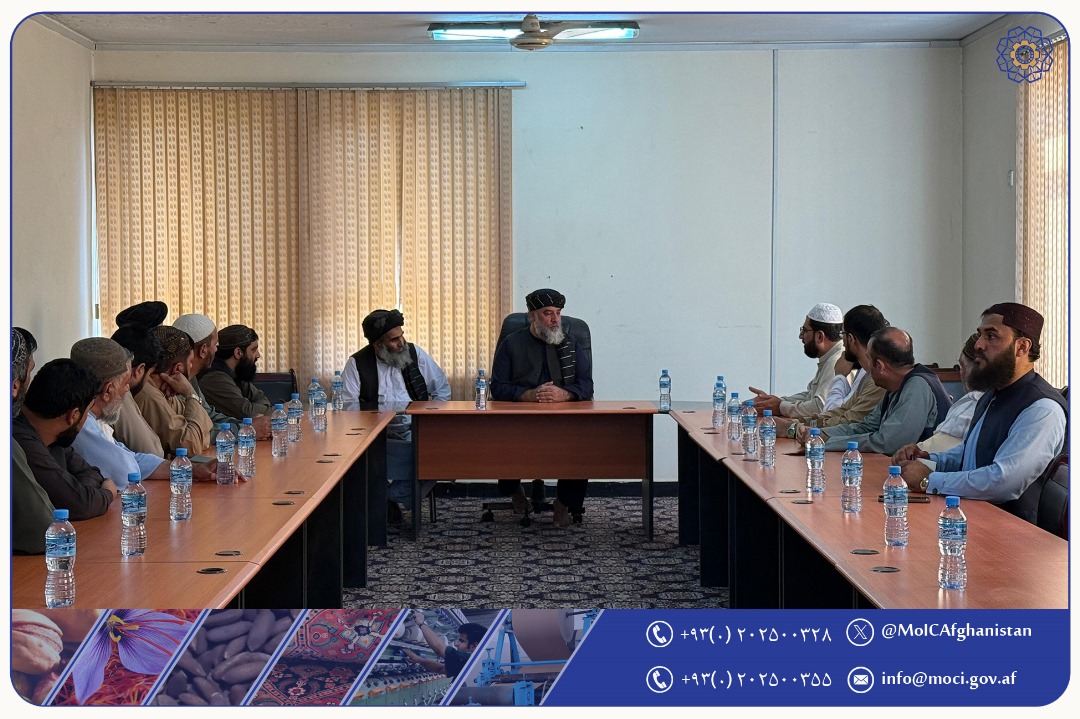 وزیر سرپرست صنعت و تجارت مشکلات صنعت کاران در عرصه تولید لبنیات را استماع نمود