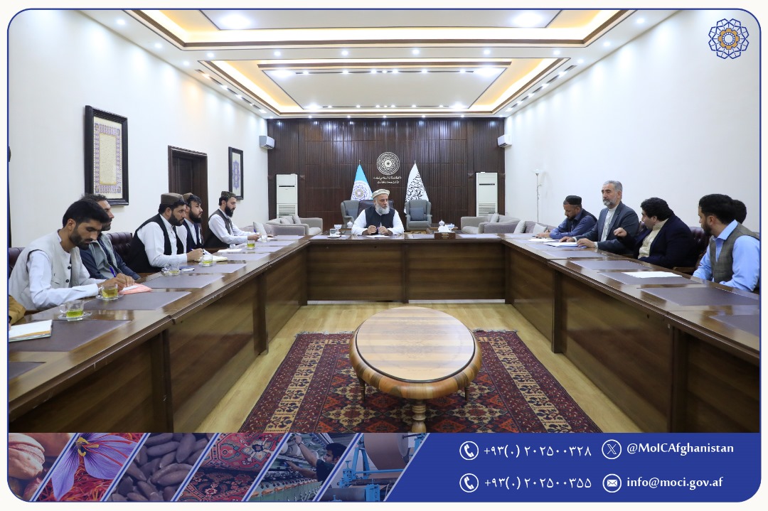 ملاقات سرپرست وزارت صنعت و تجارت با تولیدکنندگان بطری در افغانستان