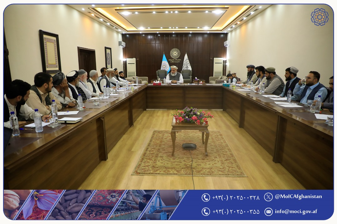 ملاقات مقام رهبری وزارت صنعت و تجارت با تاجران میوه‌جات خشک